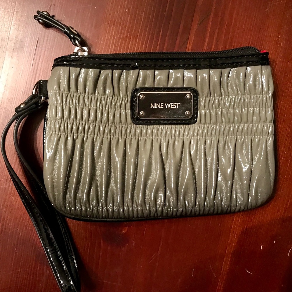 EUC Nine West Patent Leather Small Wristlet